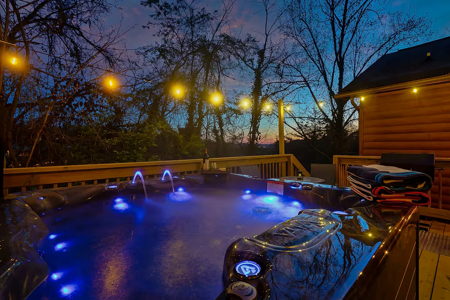 Hideaway Hollow: Private Smoky Mtn. Retreat with Hot Tub & Arcade
